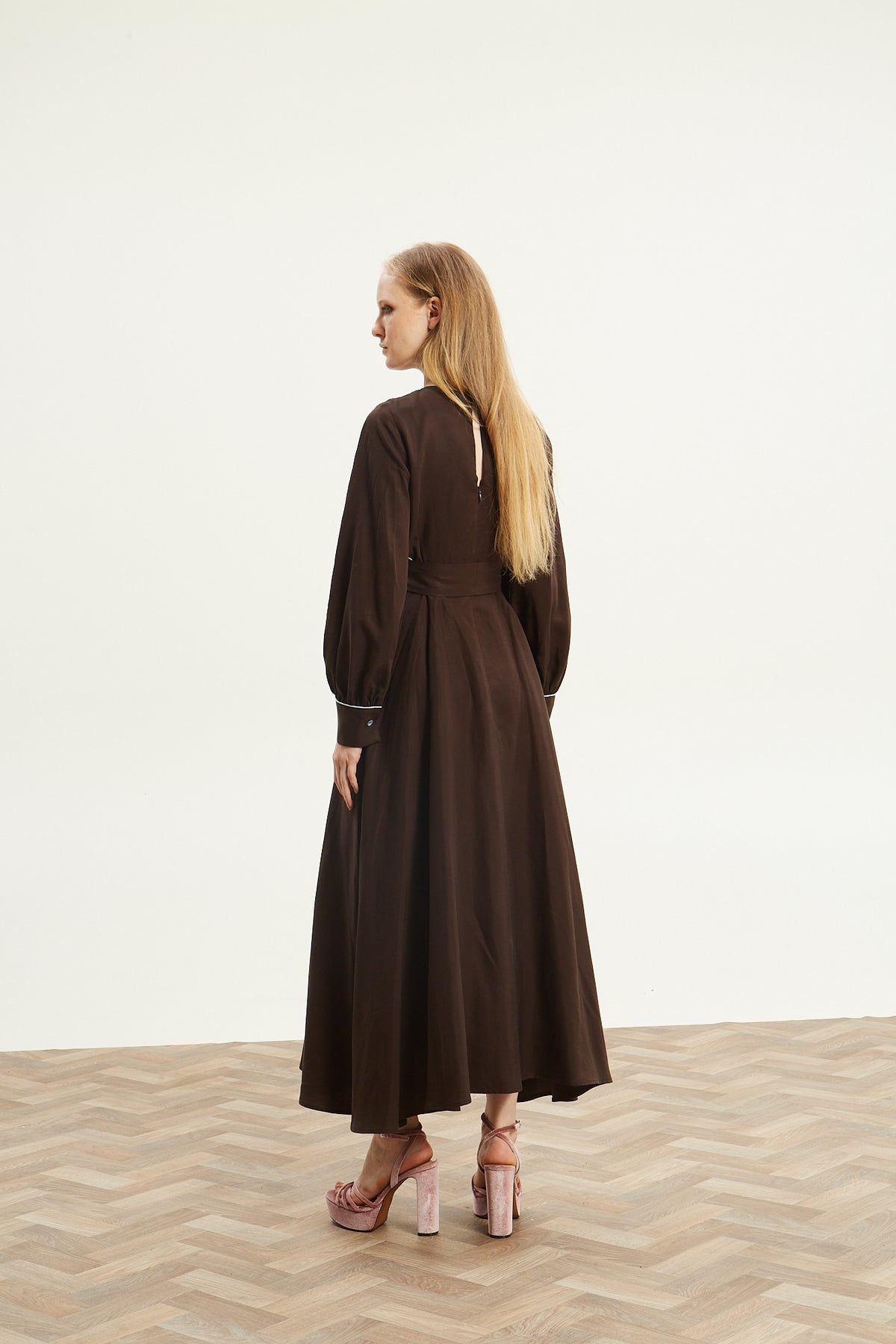 Yuna cut out brown dress