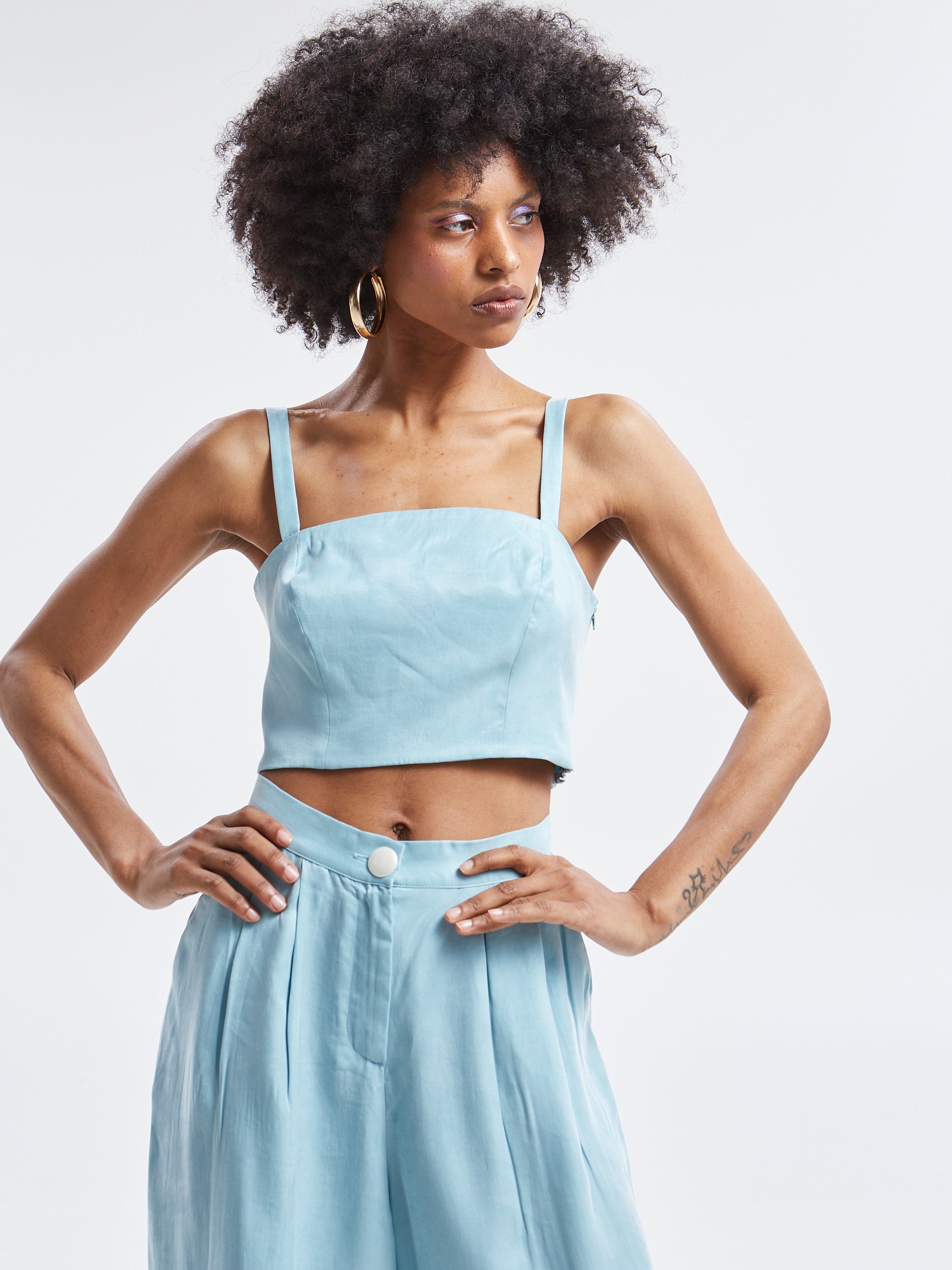 Ilyra lyocell azure cropped top