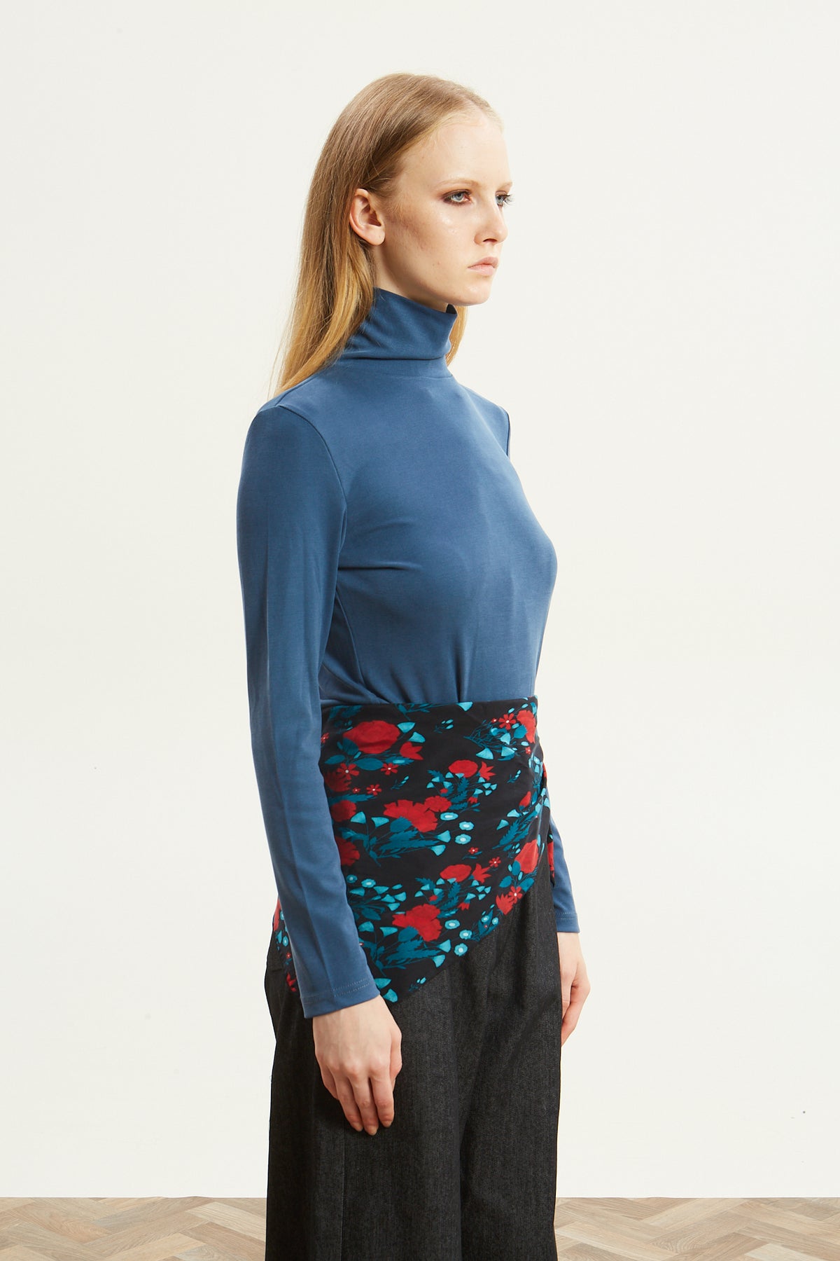 Nina turtleneck blue top