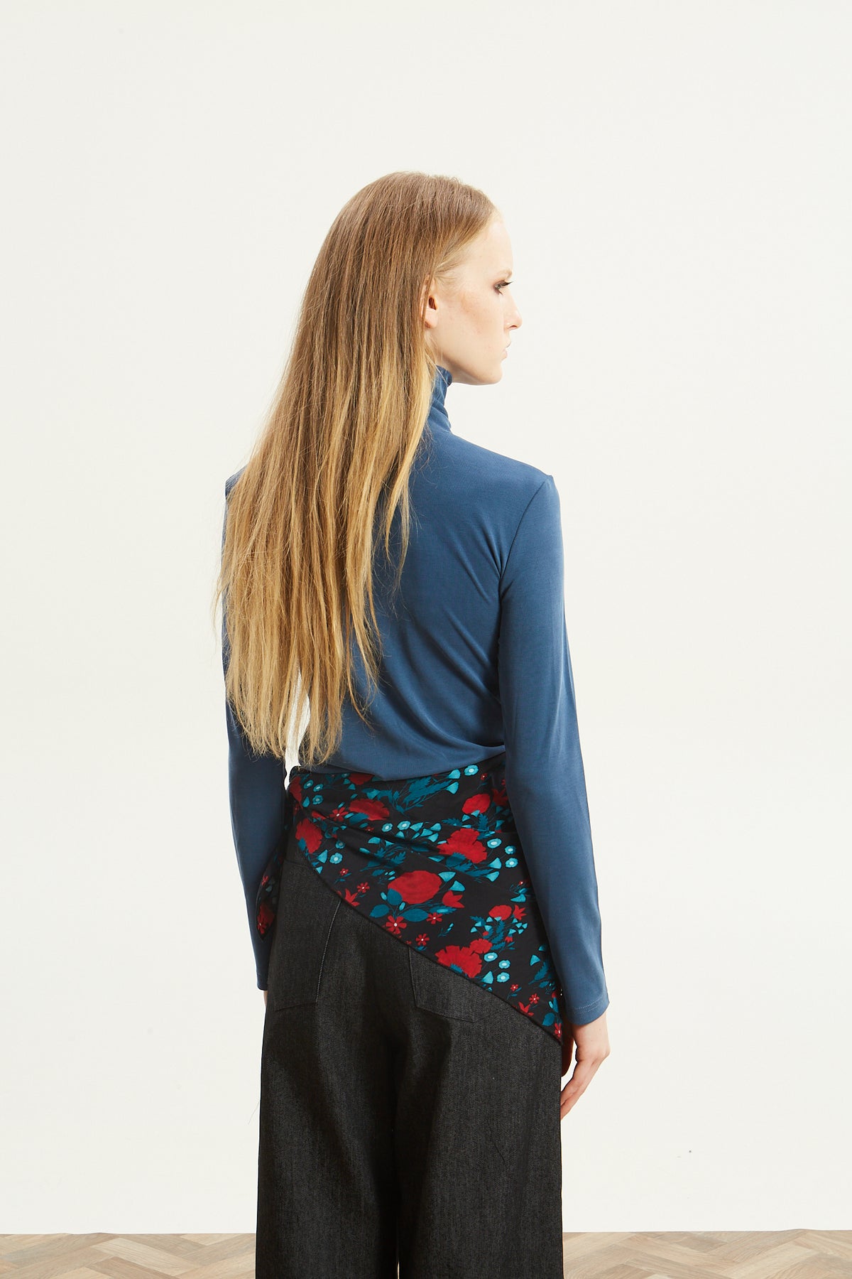 Nina turtleneck blue top