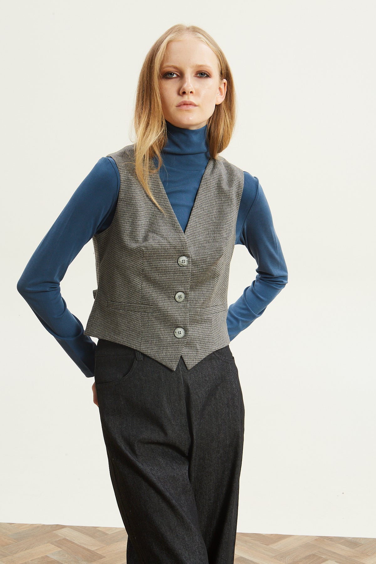 Nina turtleneck blue top