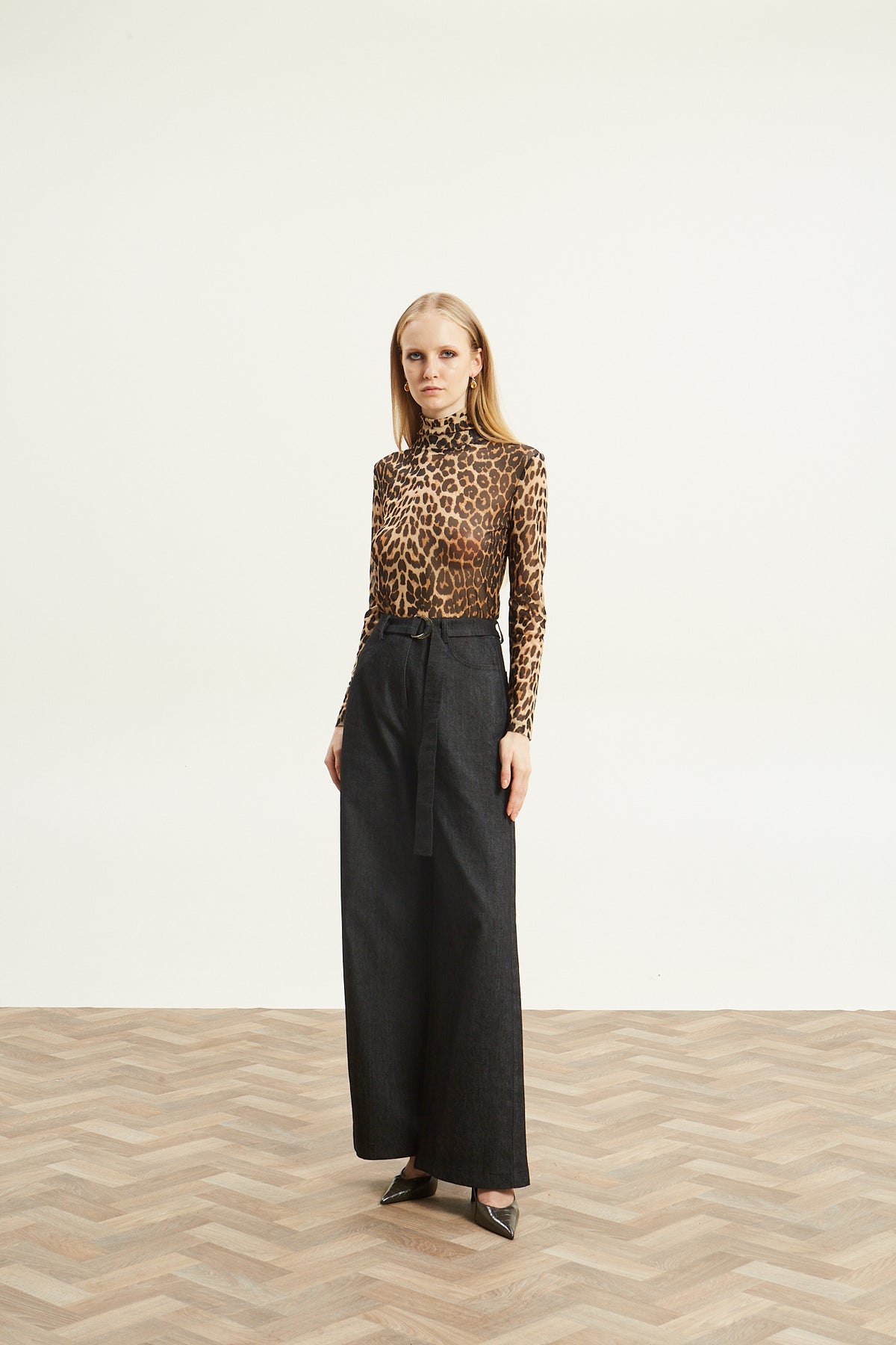 Victoria turtleneck mesh leopard top
