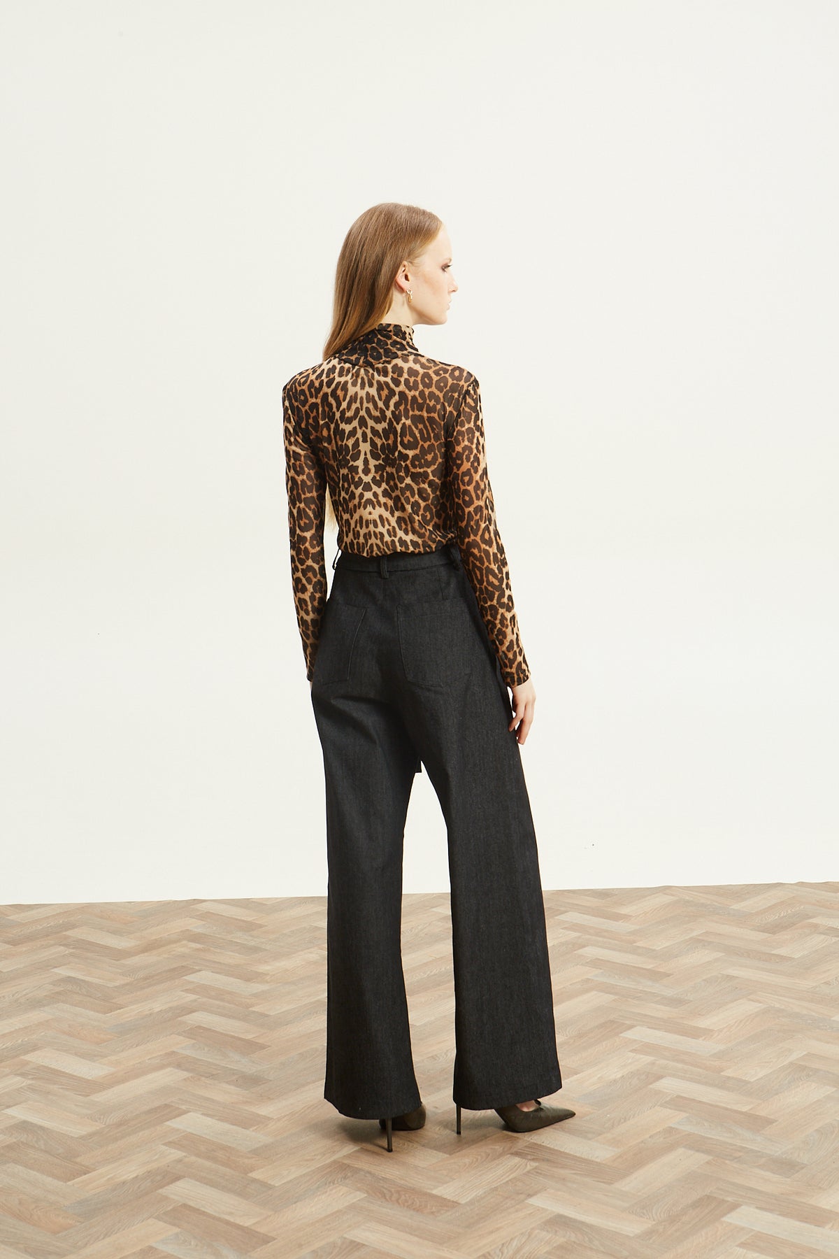 Victoria turtleneck mesh leopard top