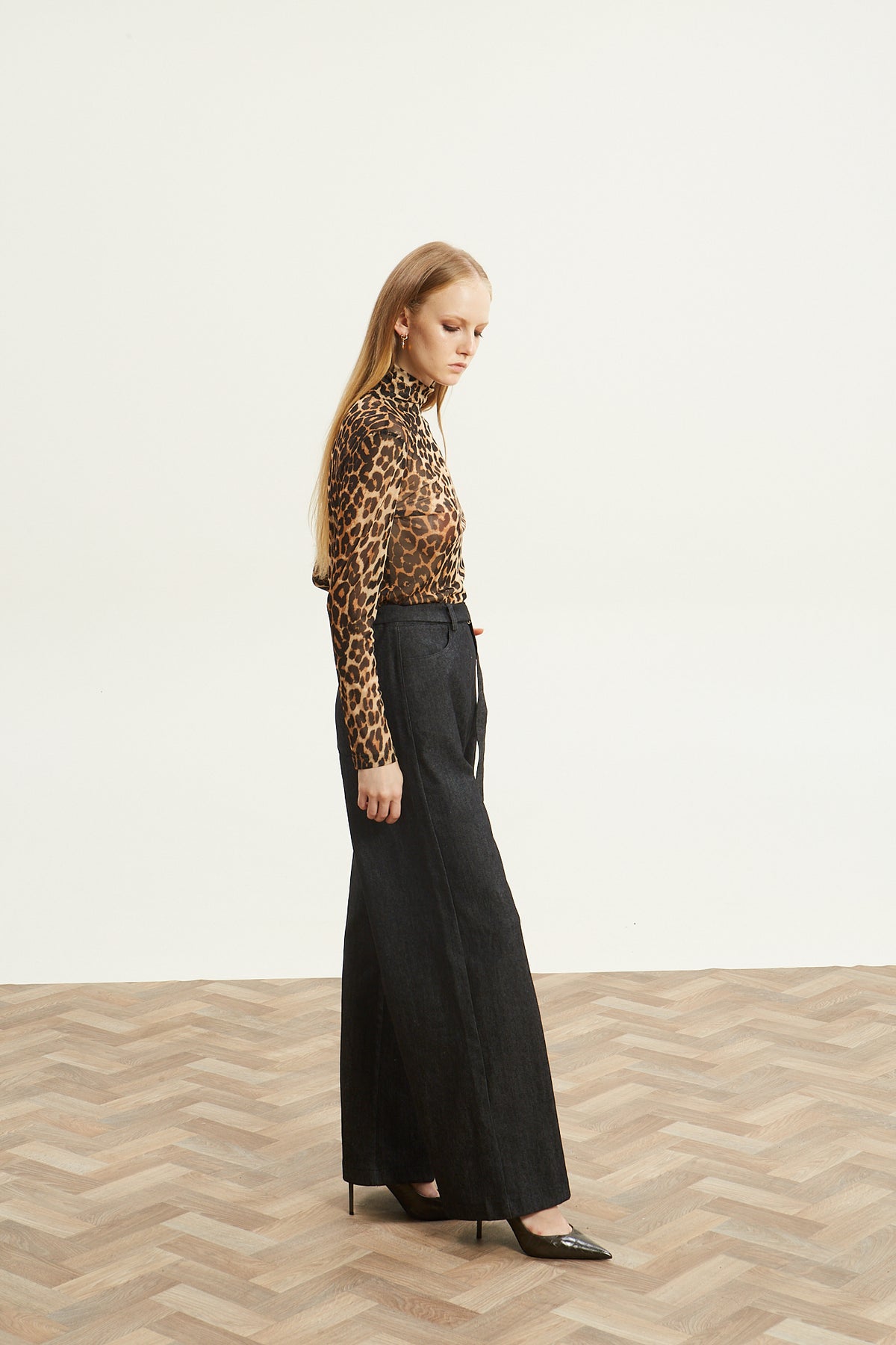 Victoria turtleneck mesh leopard top
