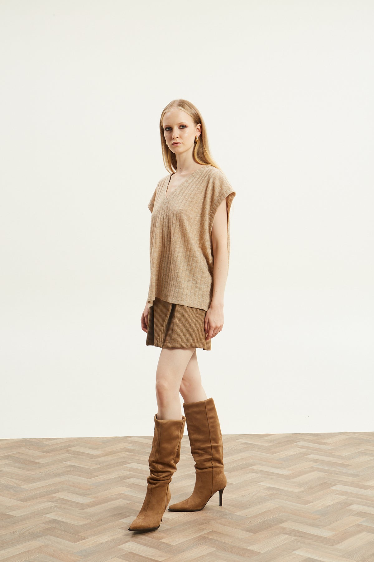 Celia knitted beige vest