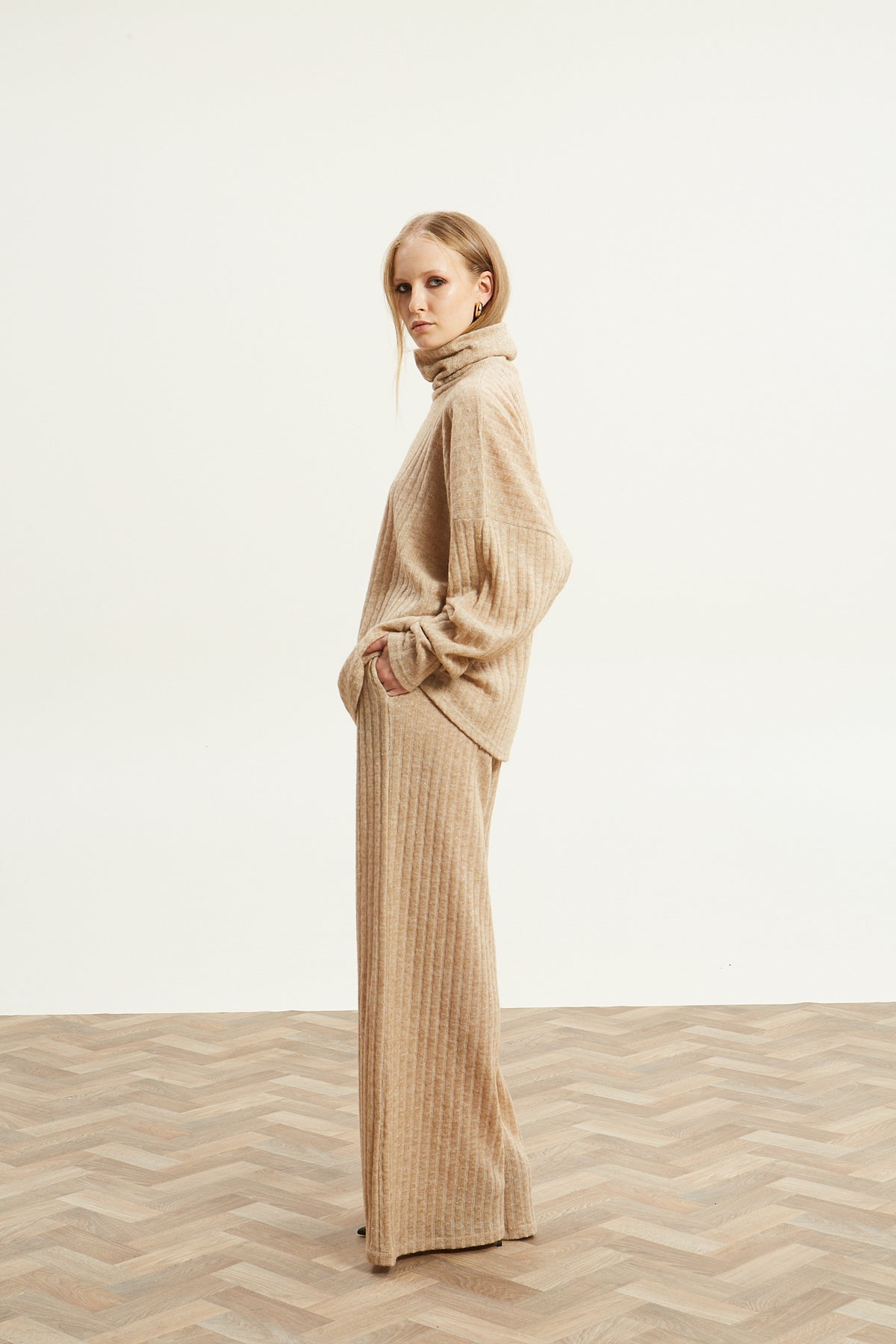 Celia knitted beige pants